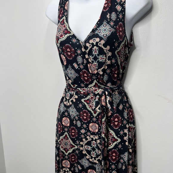 Navy blue medallion v neck maxi dress w tie belt - super stretchy - Picture 3 of 7